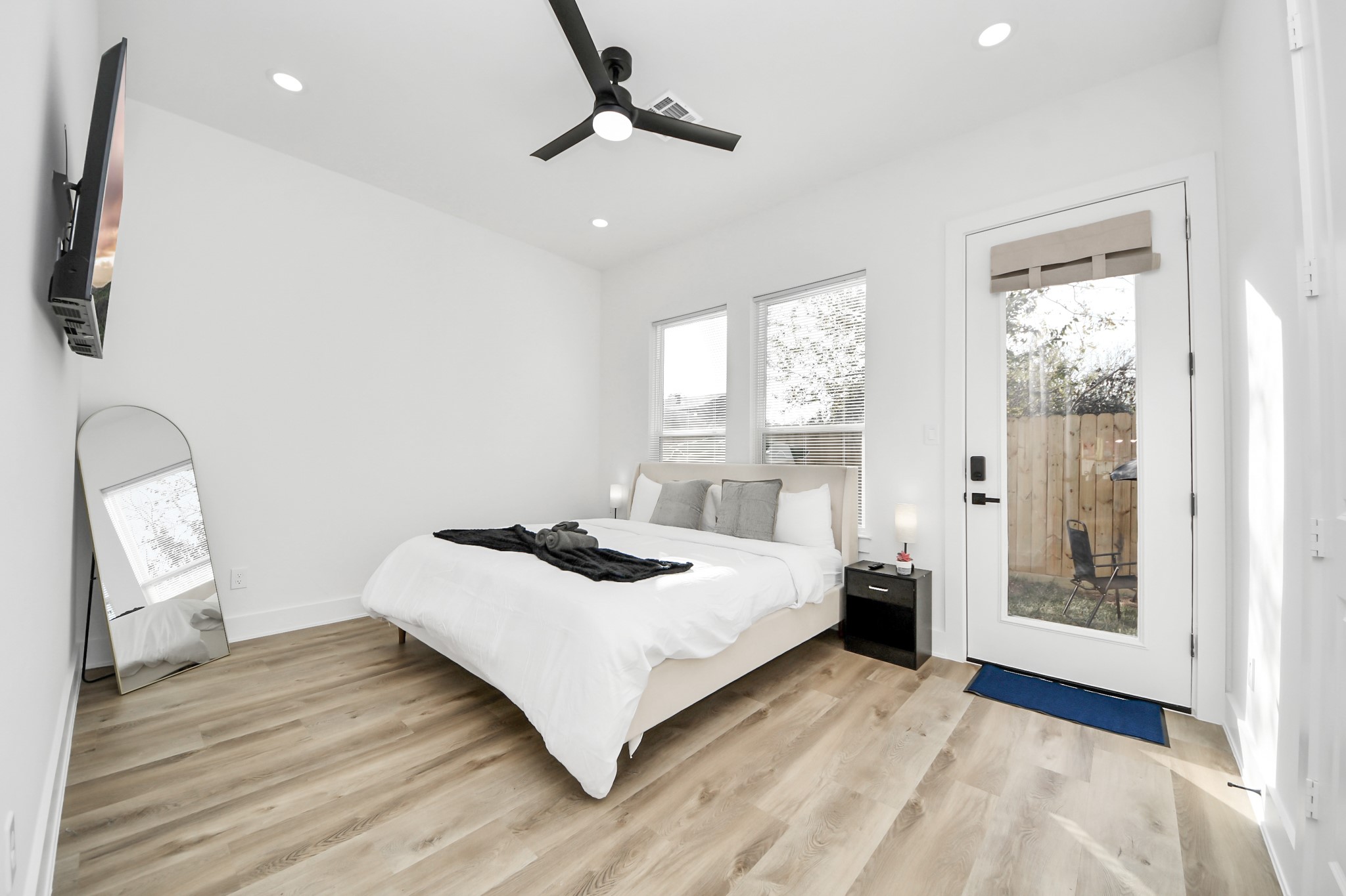 3909 Maggie Street Houston, TX 77051 - Photo 39 of 49 a bedroom with a bed and a mirror