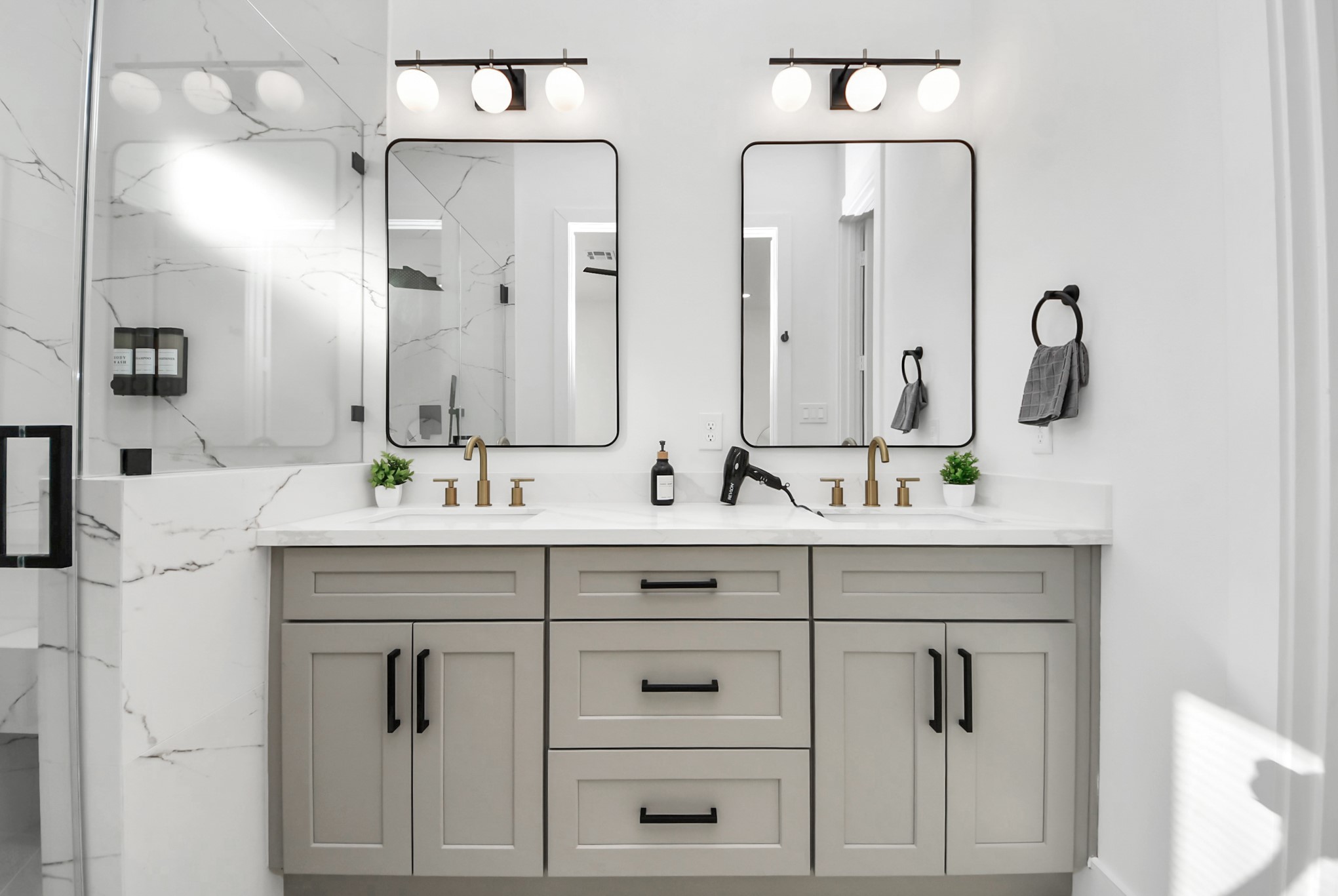 3909 Maggie Street Houston, TX 77051 - Photo 44 of 49 a bathroom with double vanity sink and a mirror