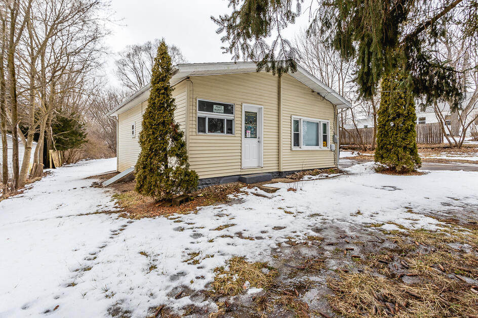 220 Rice Street Michigan Center, MI 49254 - Photo 2 of 25 5R9A0270