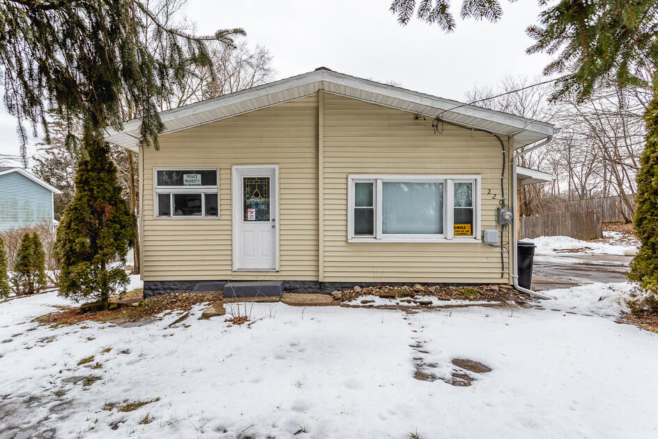 220 Rice Street Michigan Center, MI 49254 - Photo 3 of 25 5R9A0269