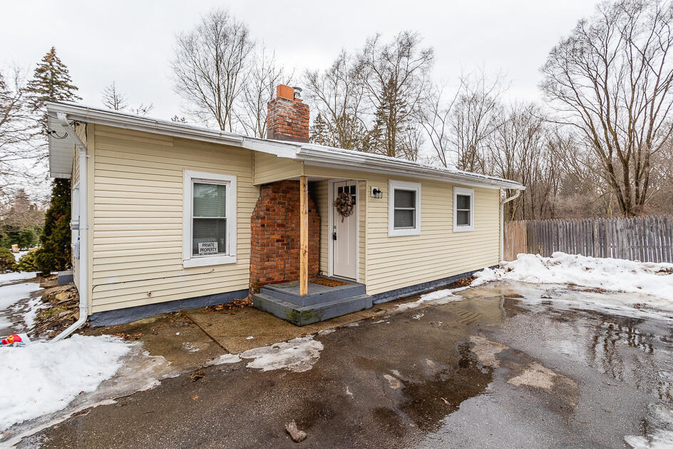 220 Rice Street Michigan Center, MI 49254 - Photo 4 of 25 5R9A0271