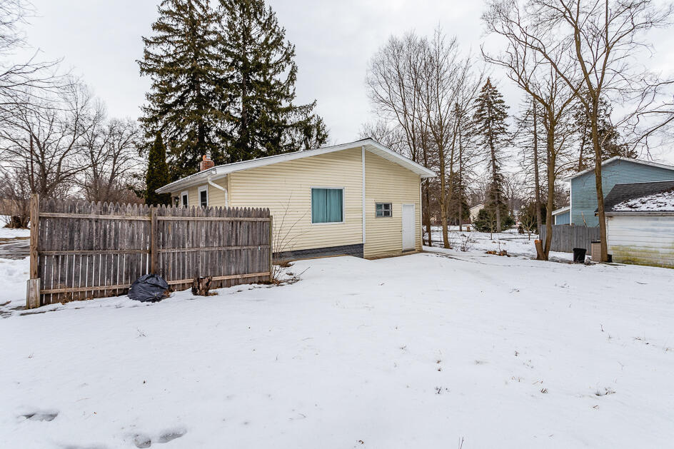 220 Rice Street Michigan Center, MI 49254 - Photo 6 of 25 5R9A0274