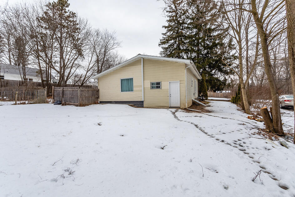 220 Rice Street Michigan Center, MI 49254 - Photo 8 of 25 5R9A0276