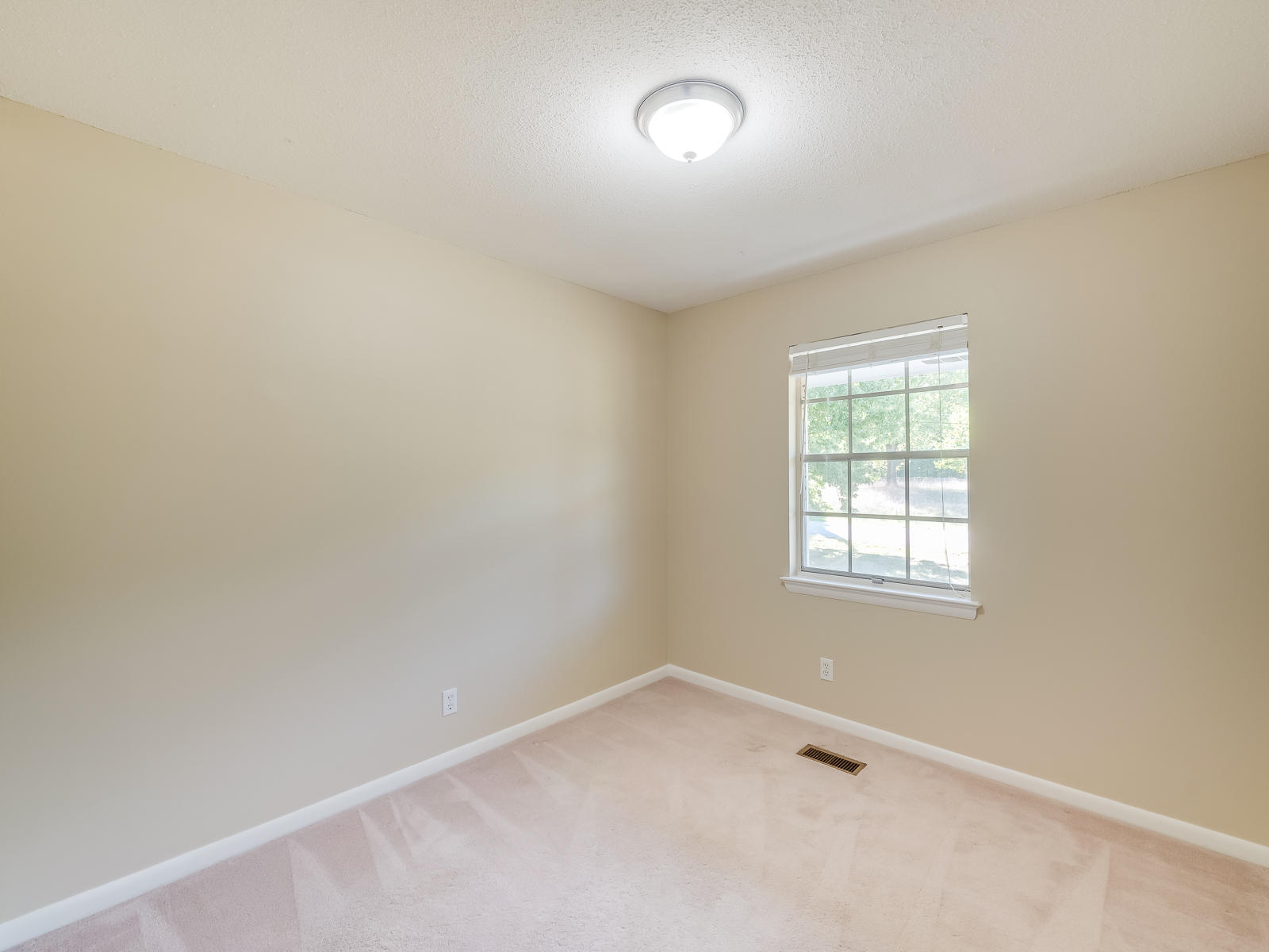 6923 Starlite Road Hixson, TN 37343 - Photo 8 of 24 6923_StarLiteRd-9