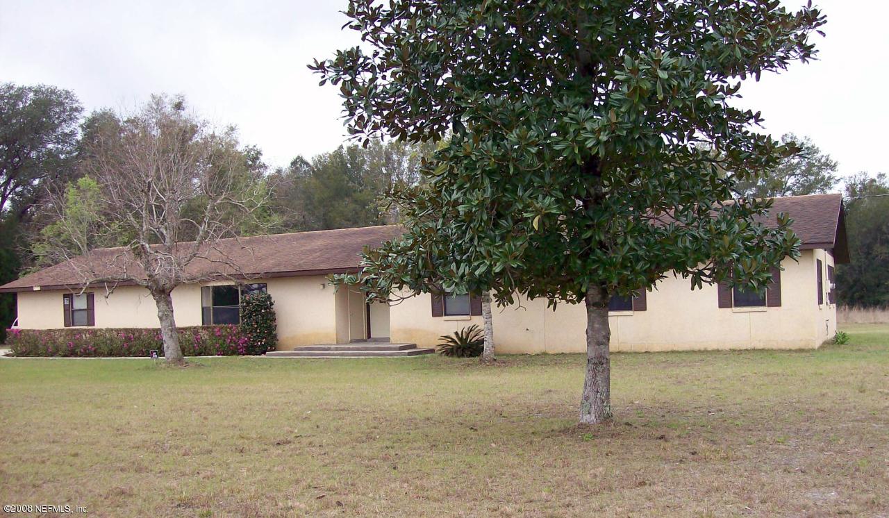 135 Confederate Point Road Palatka, FL 32177 - Photo 1 of 8 Front