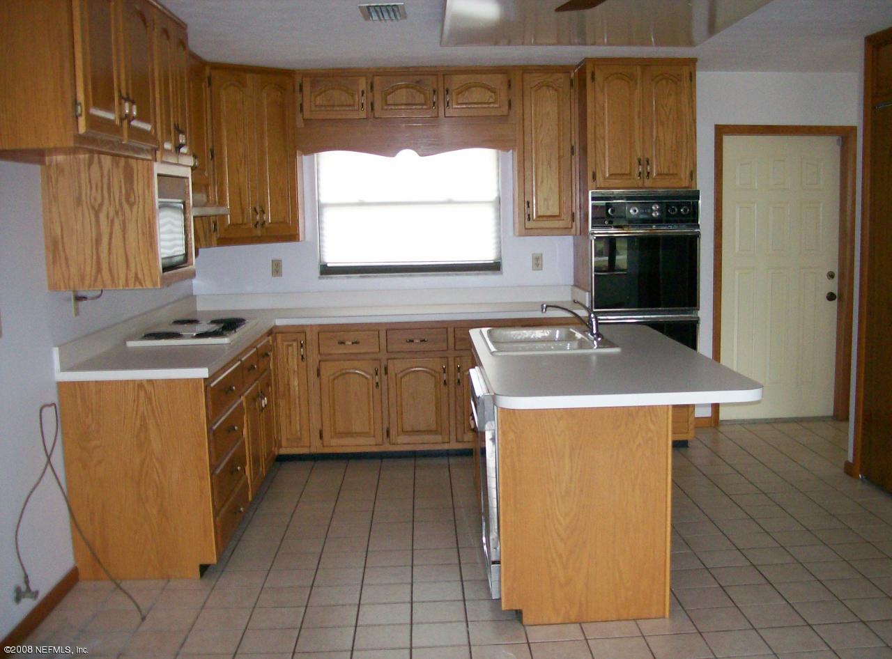 135 Confederate Point Road Palatka, FL 32177 - Photo 5 of 8 Kitchen