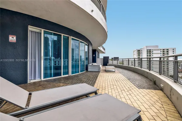 $5,250 | 60 Southwest 13th Street, Unit 1124, Miami, FL 33130