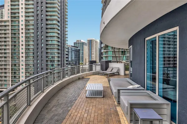 $5,250 | 60 Southwest 13th Street, Unit 1124, Miami, FL 33130