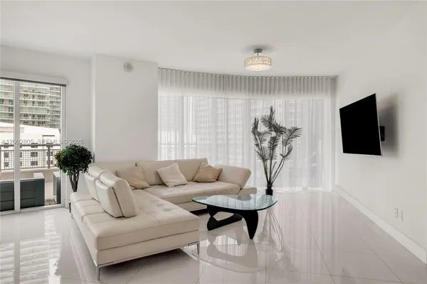 $5,250 | 60 Southwest 13th Street, Unit 1124, Miami, FL 33130