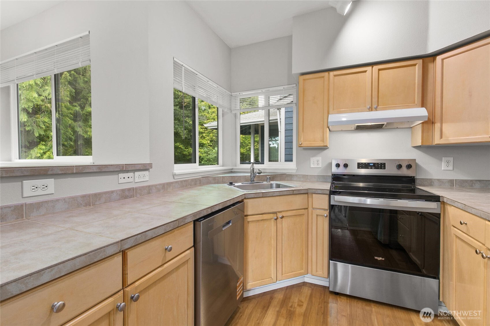 3926 243rd Place Southeast, Unit H201 Bothell, WA 98021 - Photo 8 of 31 a kitchen with stainless steel appliances a stove sink and window
