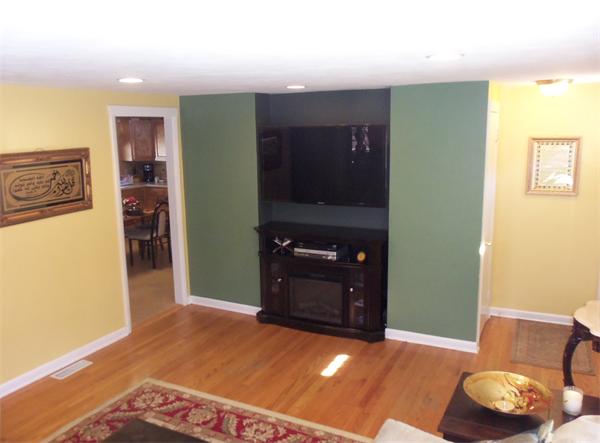 26 Tioga Street Springfield, MA 01128 - Photo 2 of 17