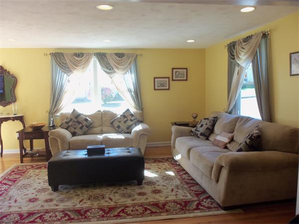 26 Tioga Street Springfield, MA 01128 - Photo 3 of 17