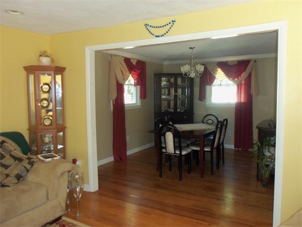 26 Tioga Street Springfield, MA 01128 - Photo 4 of 17