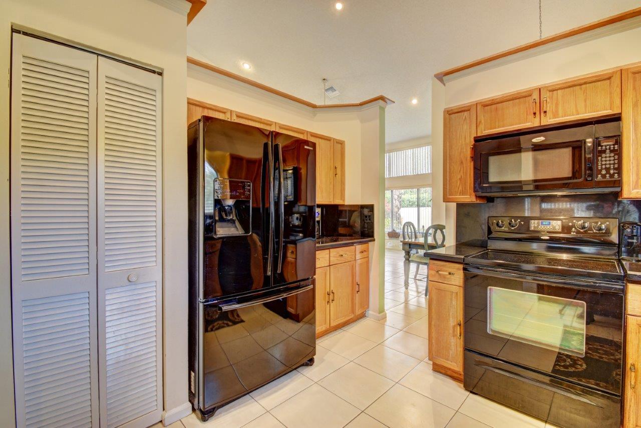 741 St Albans Drive Boca Raton, FL 33486 - Photo 11 of 31 11. Pantry, storage and great appliances