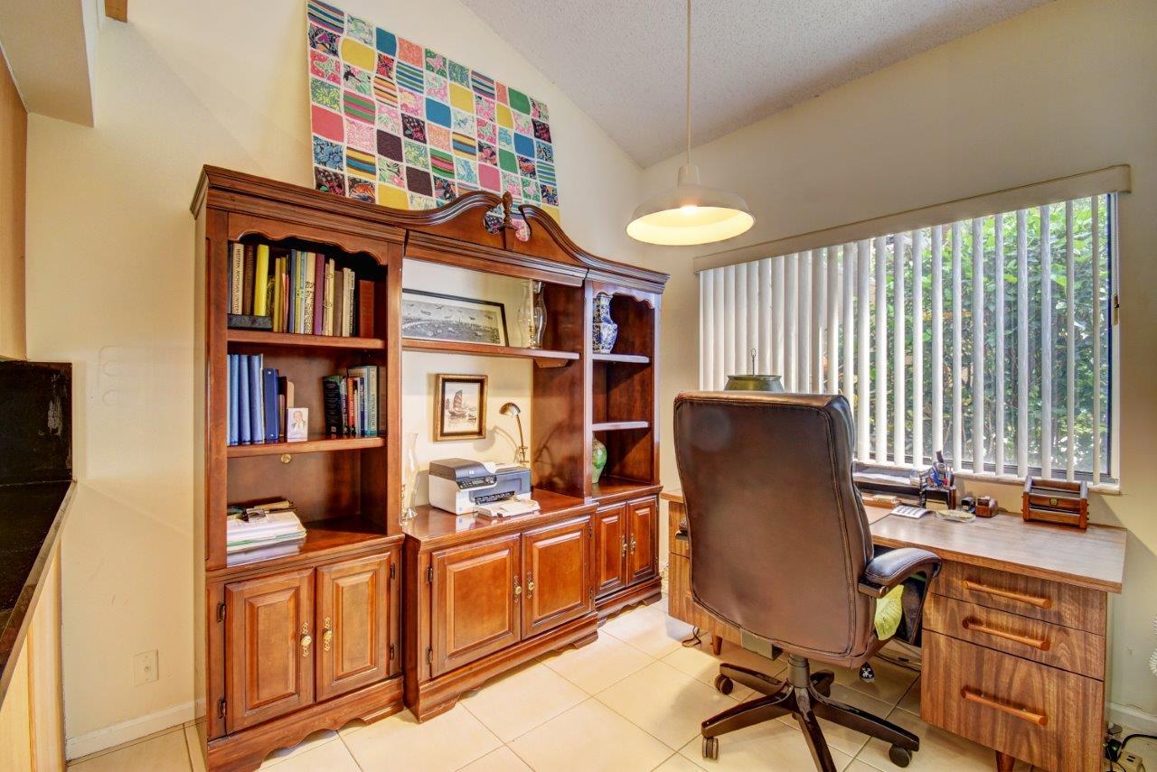 741 St Albans Drive Boca Raton, FL 33486 - Photo 12 of 31 12. Bonus Room