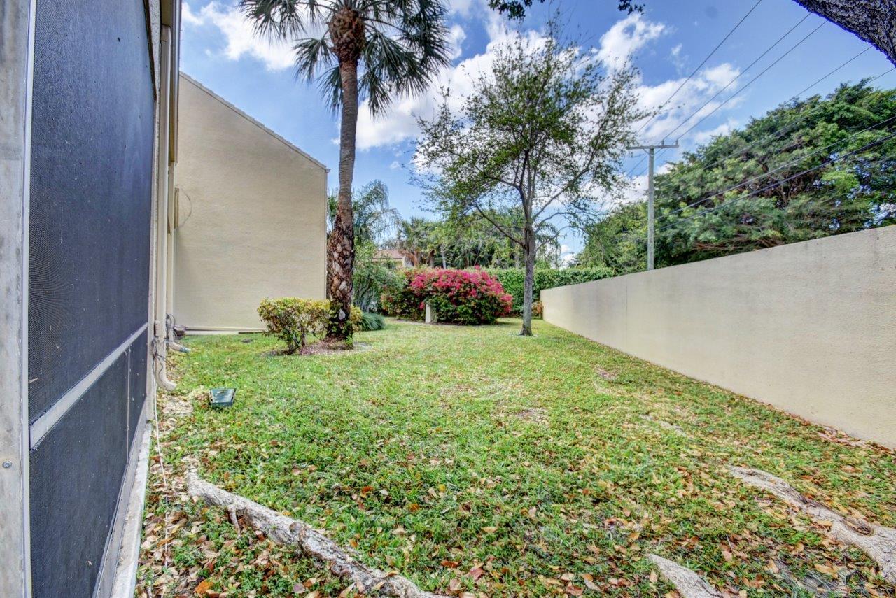 741 St Albans Drive Boca Raton, FL 33486 - Photo 23 of 31 23. No rear neighbors