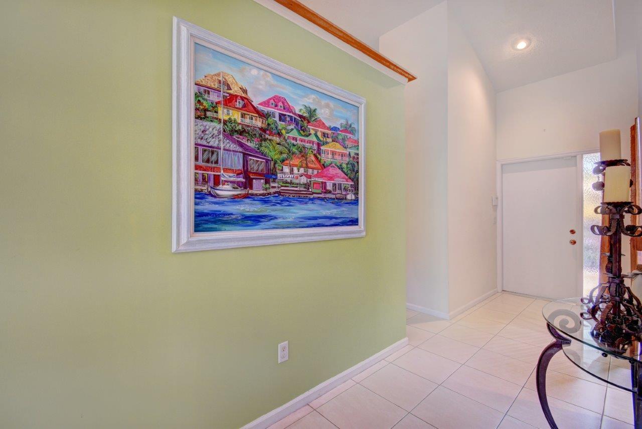 741 St Albans Drive Boca Raton, FL 33486 - Photo 3 of 31 3. Entryway