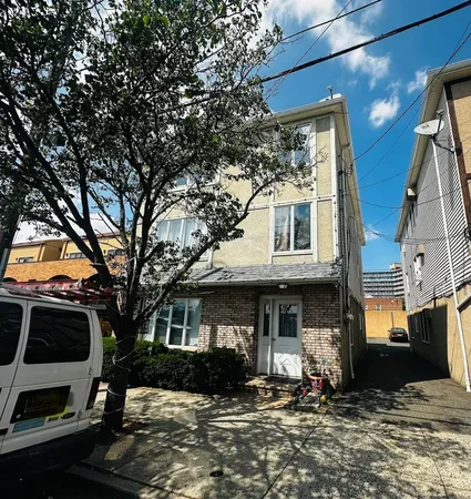 $2,500 | 173 West 21st Street, Bayonne, NJ 07002