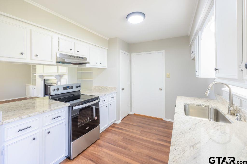 14212 Arber Street Flint, TX 75762 - Photo 12 of 38 a kitchen with granite countertop a sink stainless steel appliances and cabinets