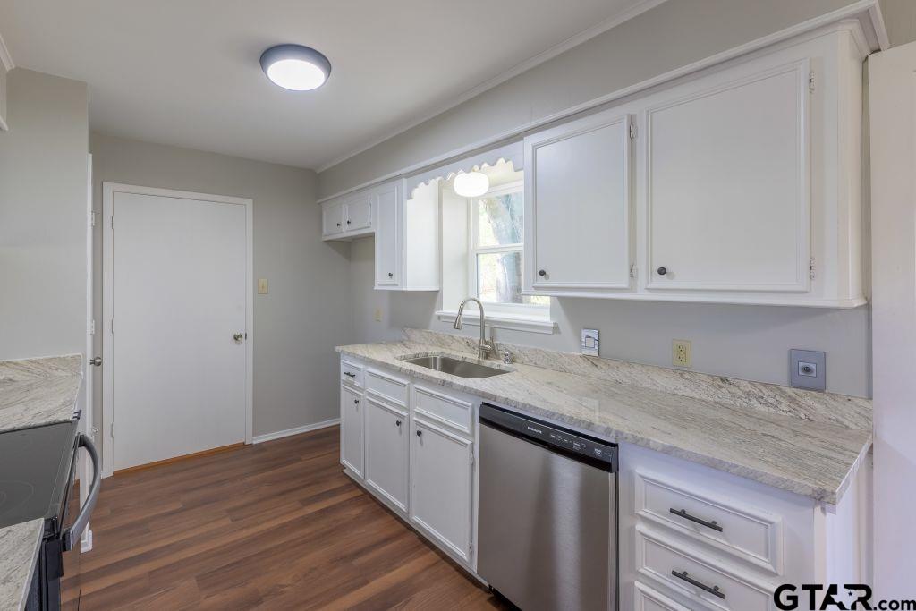 14212 Arber Street Flint, TX 75762 - Photo 13 of 38 a kitchen with granite countertop a sink and dishwasher with wooden floor