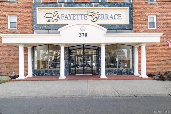 $568,000 | 370 West Broadway, Unit 5C, Long Beach, NY 11561