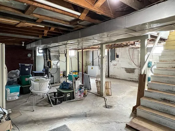 $185,000 | 305 Kneale Avenue North, Thief River Falls, MN 56701