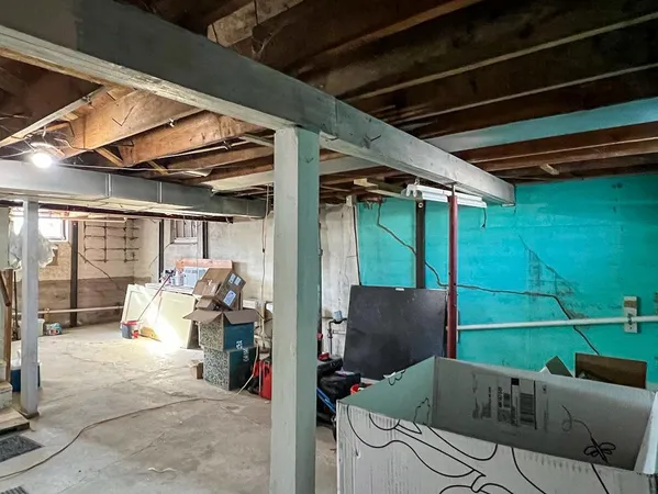 $185,000 | 305 Kneale Avenue North, Thief River Falls, MN 56701