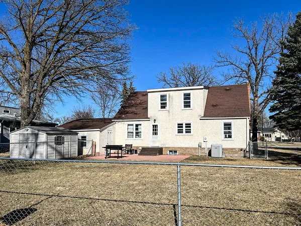 $185,000 | 305 Kneale Avenue North, Thief River Falls, MN 56701