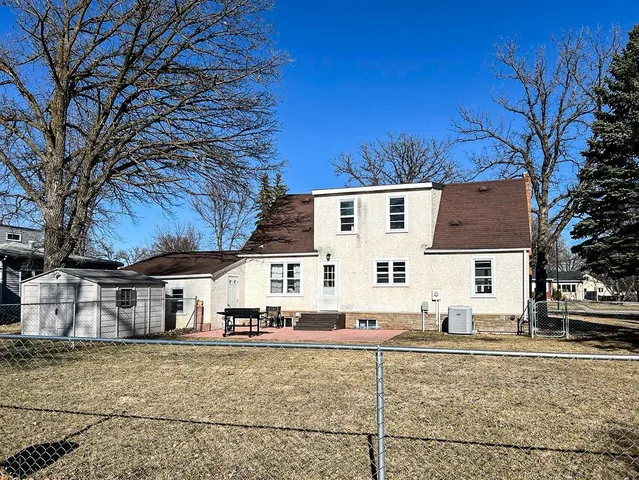 $185,000 | 305 Kneale Avenue North, Thief River Falls, MN 56701