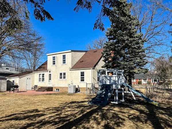 $185,000 | 305 Kneale Avenue North, Thief River Falls, MN 56701