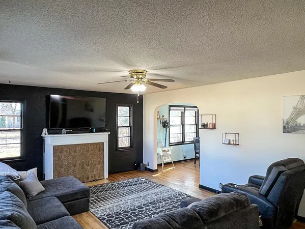 $185,000 | 305 Kneale Avenue North, Thief River Falls, MN 56701