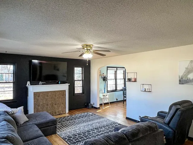 $185,000 | 305 Kneale Avenue North, Thief River Falls, MN 56701