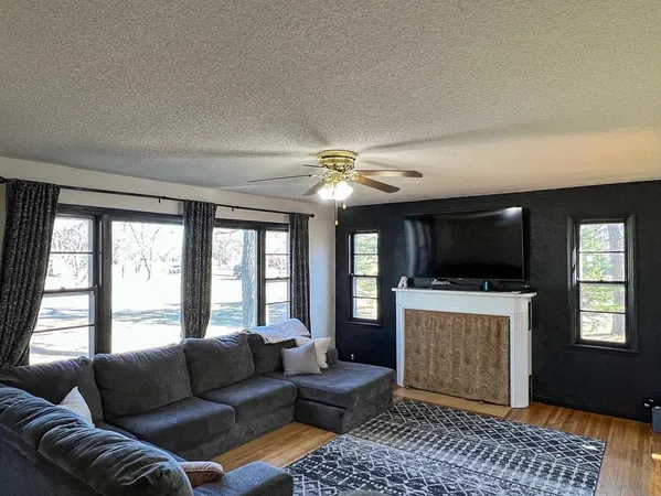 $185,000 | 305 Kneale Avenue North, Thief River Falls, MN 56701