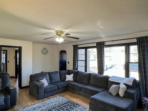 $185,000 | 305 Kneale Avenue North, Thief River Falls, MN 56701