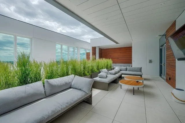 $4,400 | 188 Brookline Avenue, Unit 25G, Boston, MA 02215