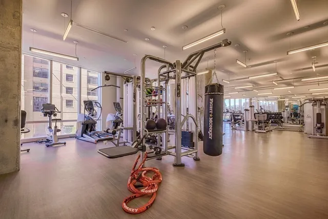 $4,400 | 188 Brookline Avenue, Unit 25G, Boston, MA 02215