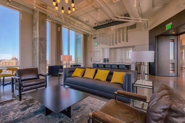 $4,400 | 188 Brookline Avenue, Unit 25G, Boston, MA 02215