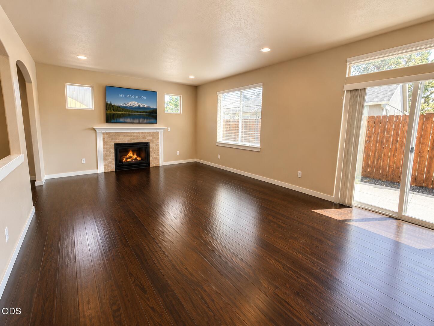 2781 Northeast Spring Water Place Bend, OR 97701 - Photo 3 of 29 Gallery Image 3