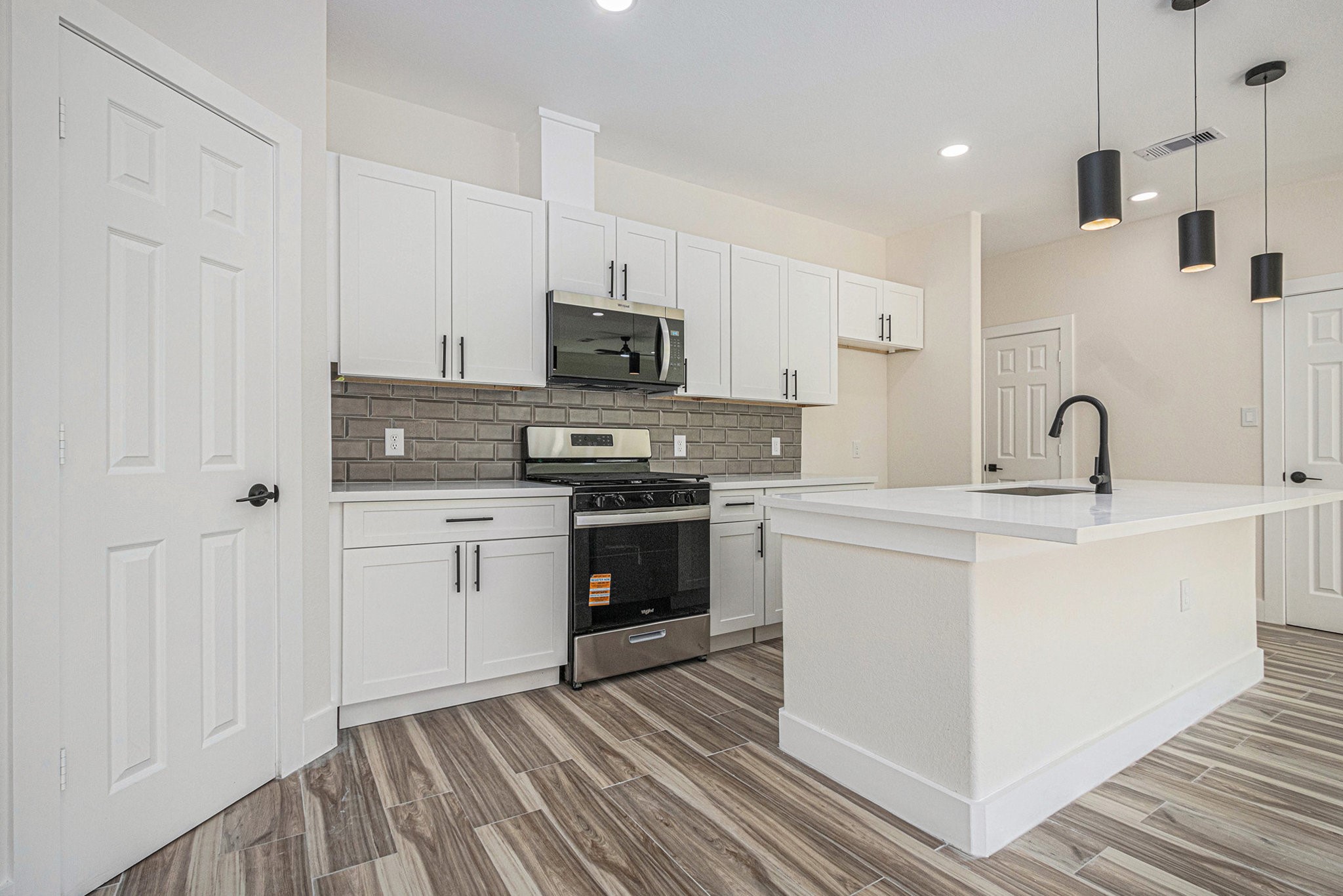 9807 Bamboo Road, Unit B Houston, TX 77041 - Photo 9 of 37