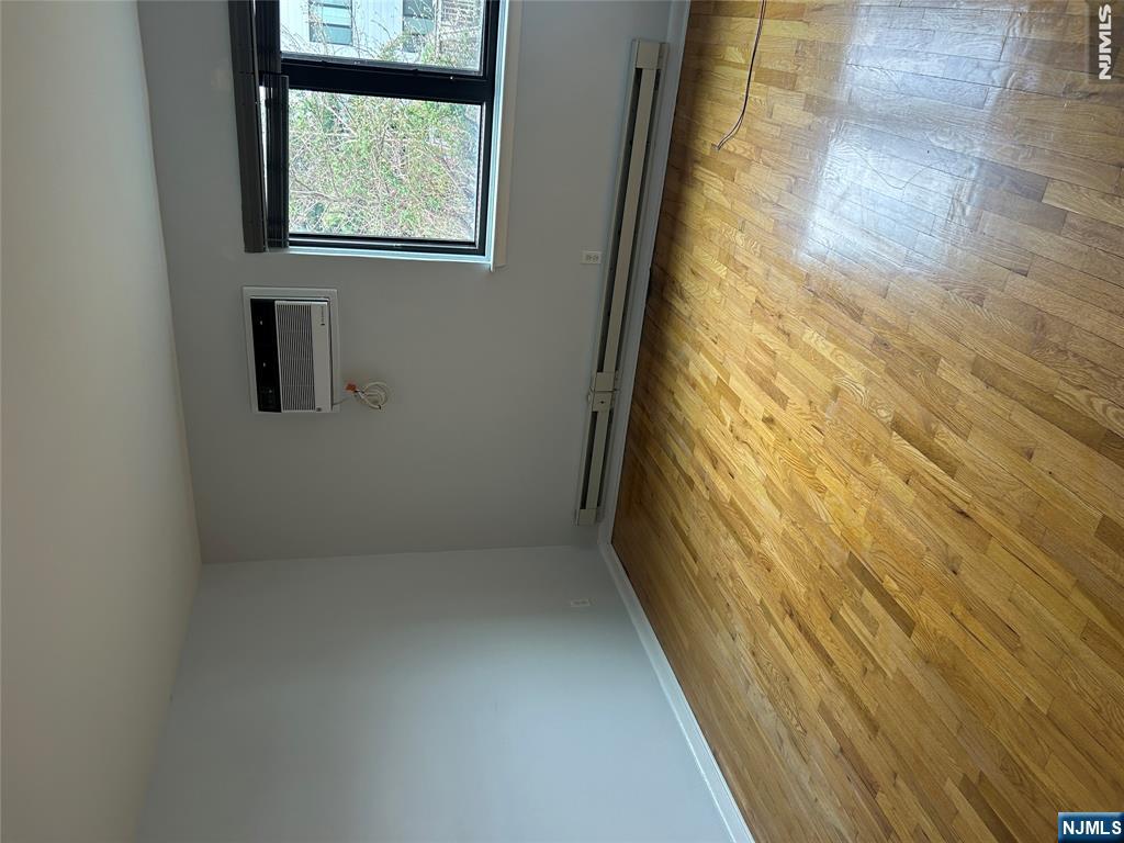 148 Undercliff Avenue, Unit 4 Edgewater, NJ 07020 - Photo 7 of 8