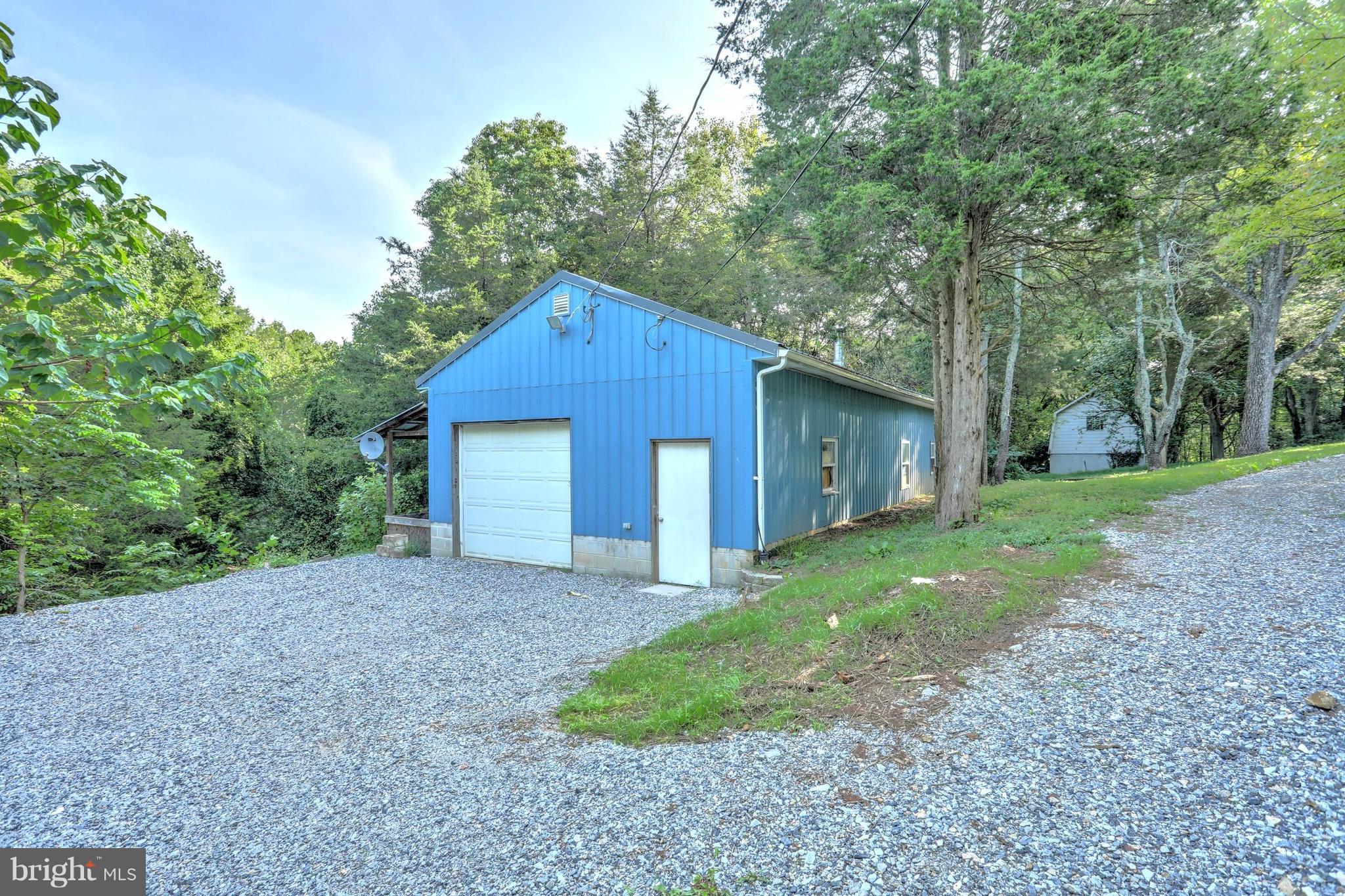 360 Hilltop Road Delta, PA 17314 - Photo 4 of 25 Gallery Image 4