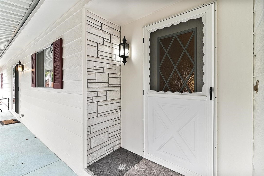 201 Union Avenue Southeast, Unit 135 Renton, WA 98059 - Photo 2 of 33 a view of front door