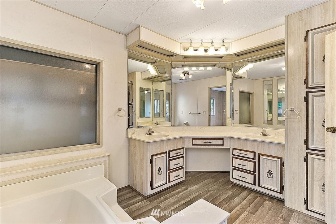 201 Union Avenue Southeast, Unit 135 Renton, WA 98059 - Photo 21 of 33 a view of an empty room and fire place