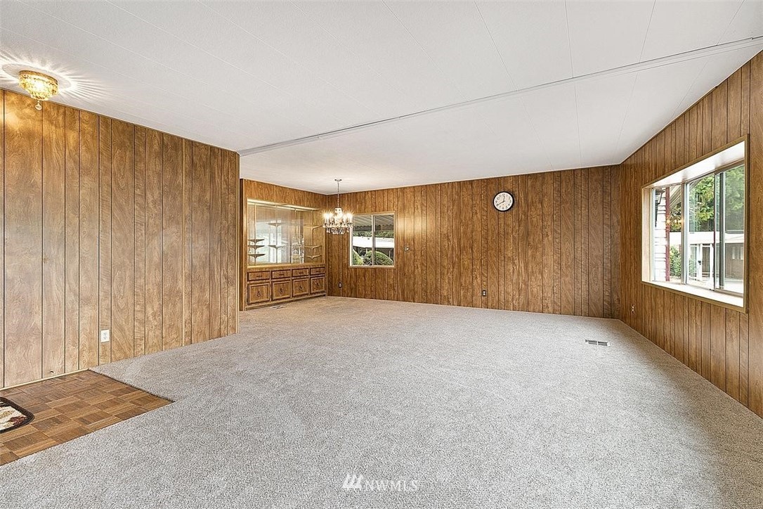 201 Union Avenue Southeast, Unit 135 Renton, WA 98059 - Photo 4 of 33 a view of an empty room with a window