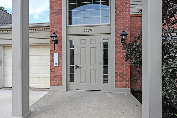 $199,900 | 5370 Meadow Walk, Unit 1B, Cincinnati, OH 45247