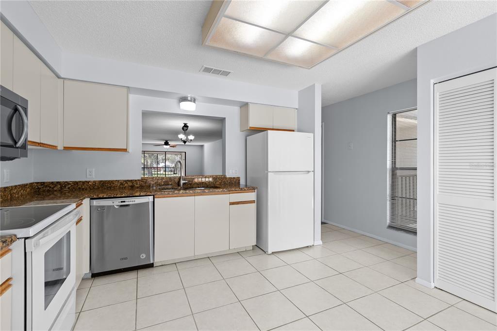 6110 Country Club Way, Unit 204 Sarasota, FL 34243 - Photo 13 of 66