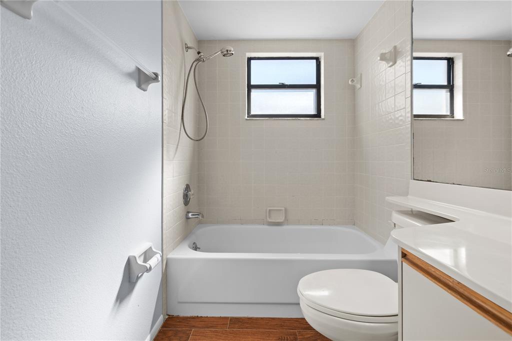 6110 Country Club Way, Unit 204 Sarasota, FL 34243 - Photo 31 of 66 a bathroom with a toilet and a bath tub