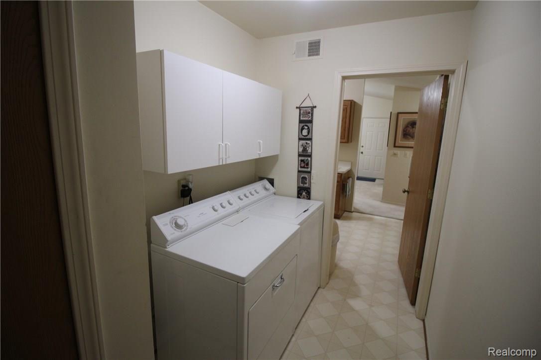 240 Pine Tree Ridge, Unit 3 Waterford, MI 48327 - Photo 21 of 35 Laundry.JPG