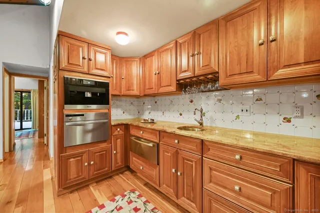 $1,199,000 | 198 Steep Hill Road, Weston, CT 06883