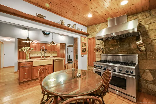 $1,199,000 | 198 Steep Hill Road, Weston, CT 06883